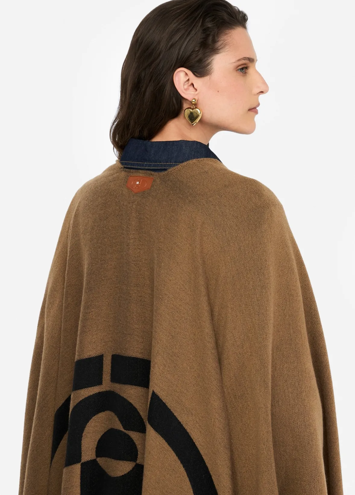 Poncho con logo e frange