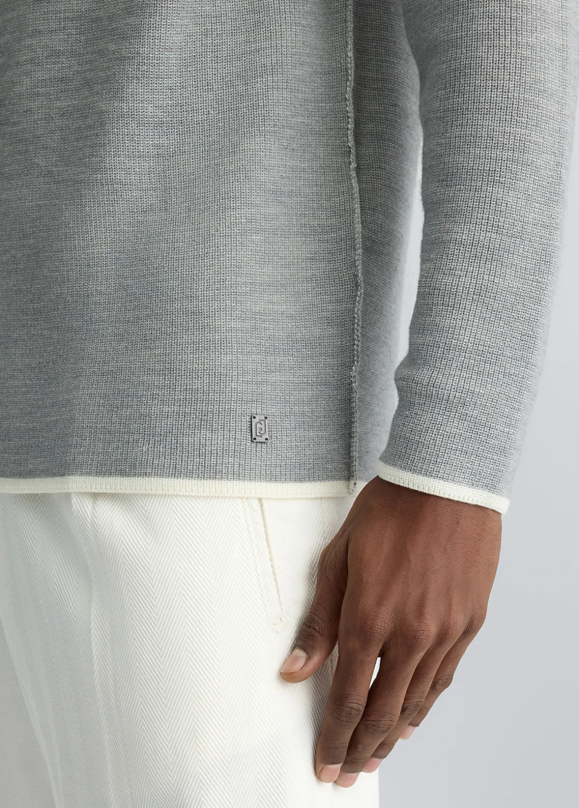 Pullover in lana color ghiaccio
