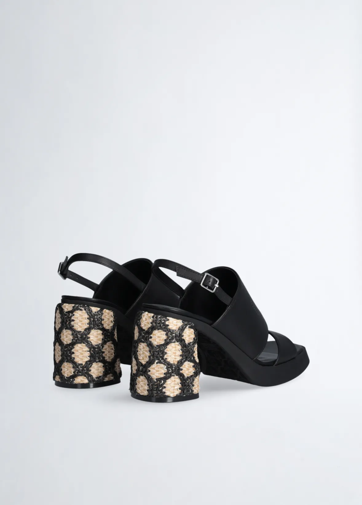 Sandali con tacco in rafia