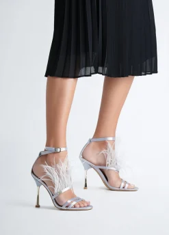 Sandali eleganti con piume