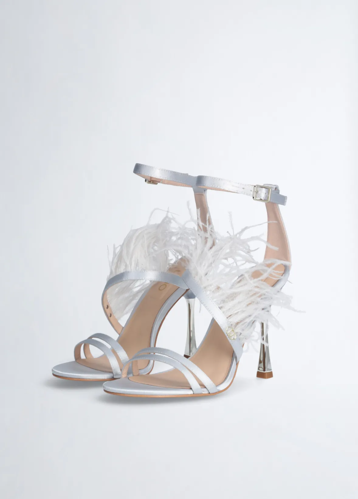Sandali eleganti con piume