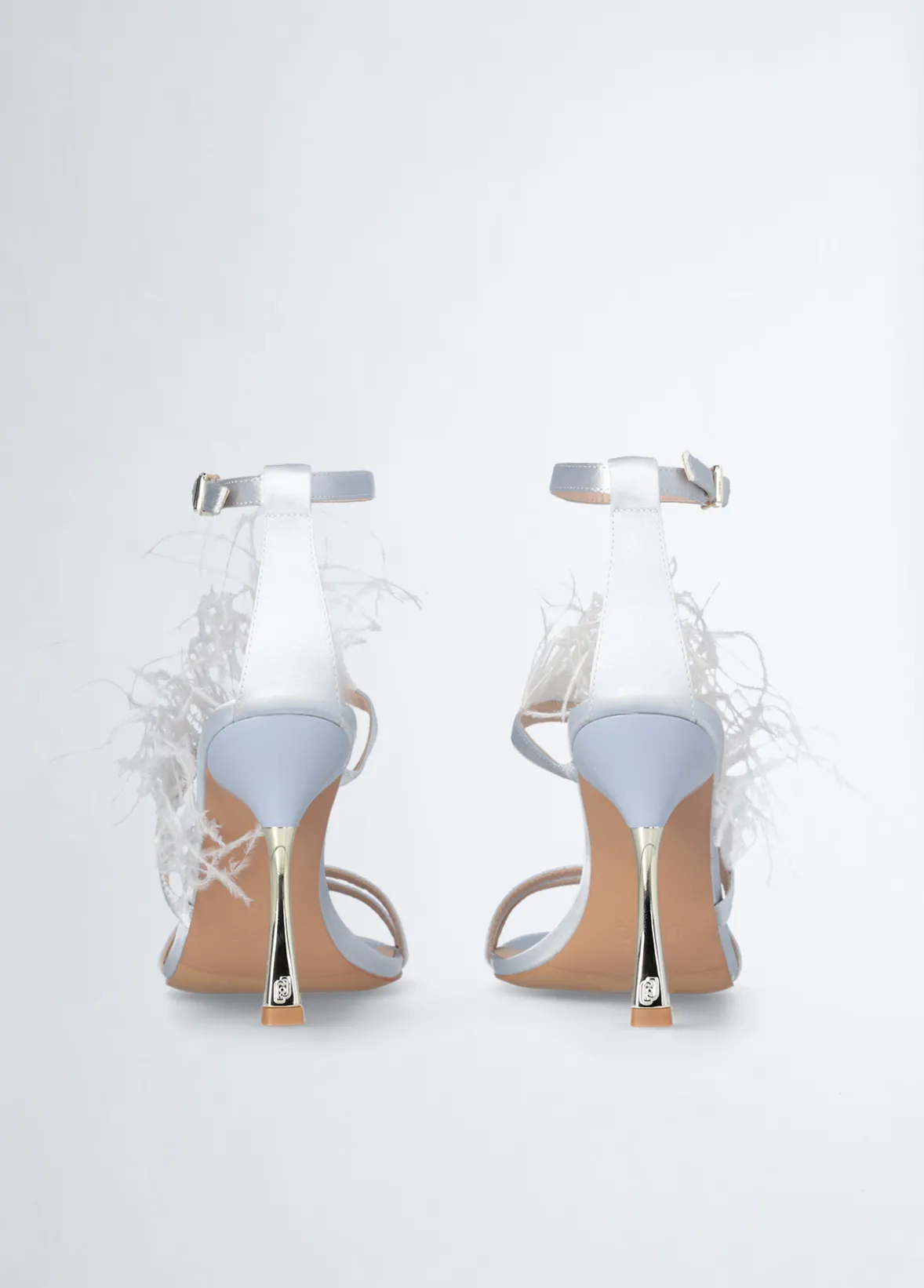 Sandali eleganti con piume