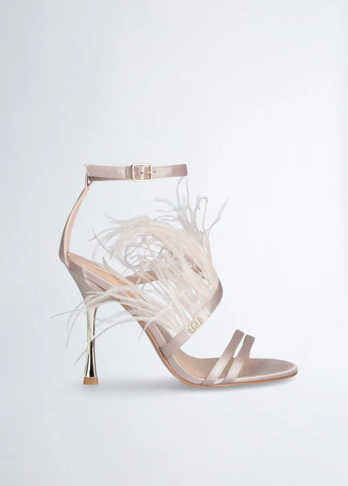 Sandali eleganti con piume