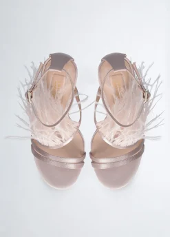 Sandali eleganti con piume