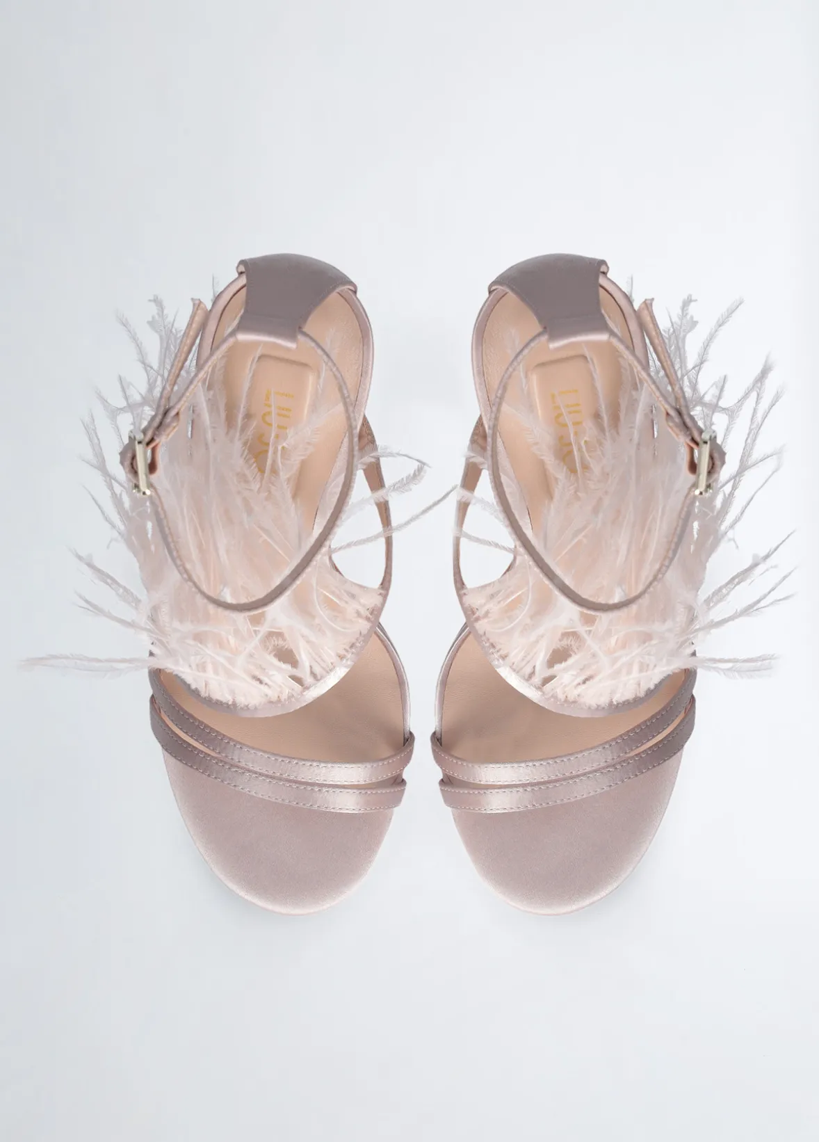 Sandali eleganti con piume