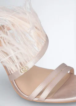 Sandali eleganti con piume