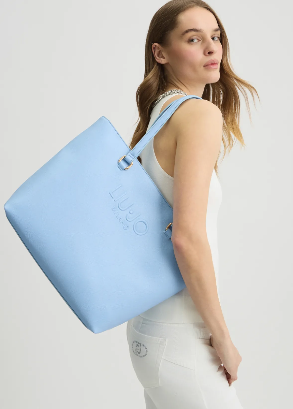 Shopping bag media