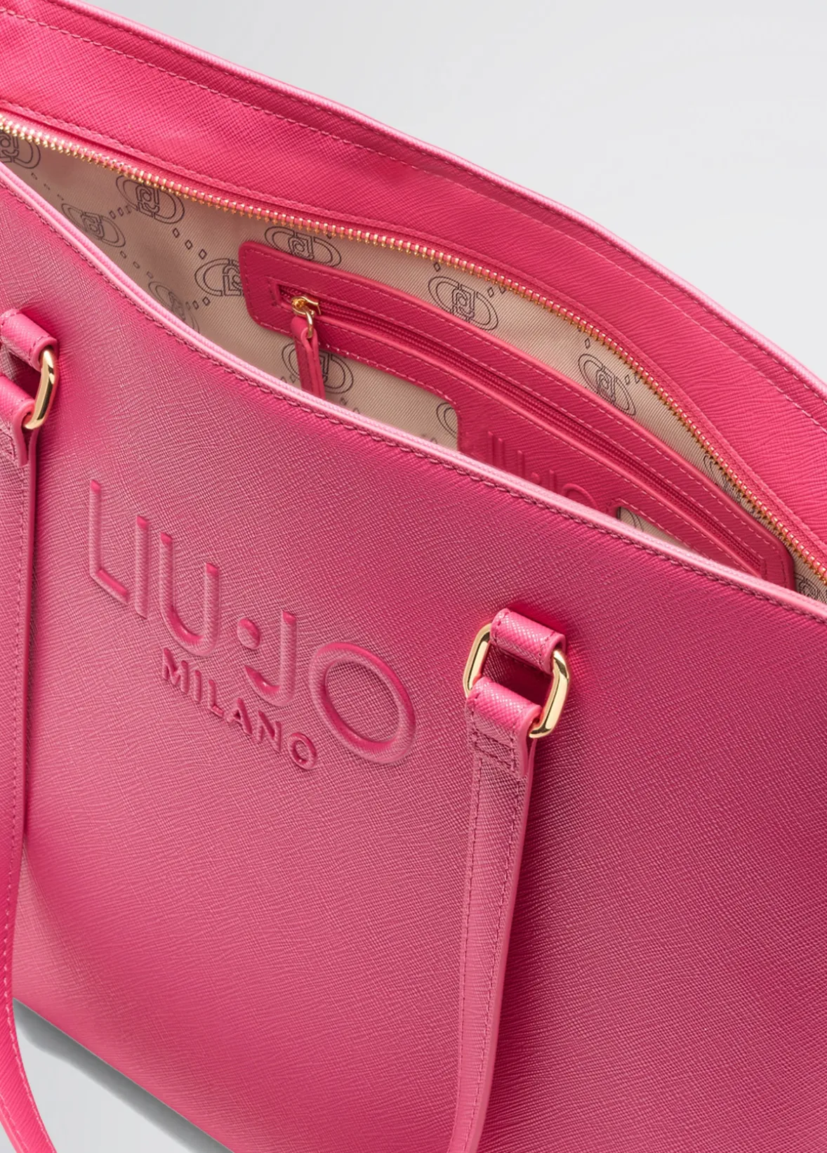 Shopping bag media