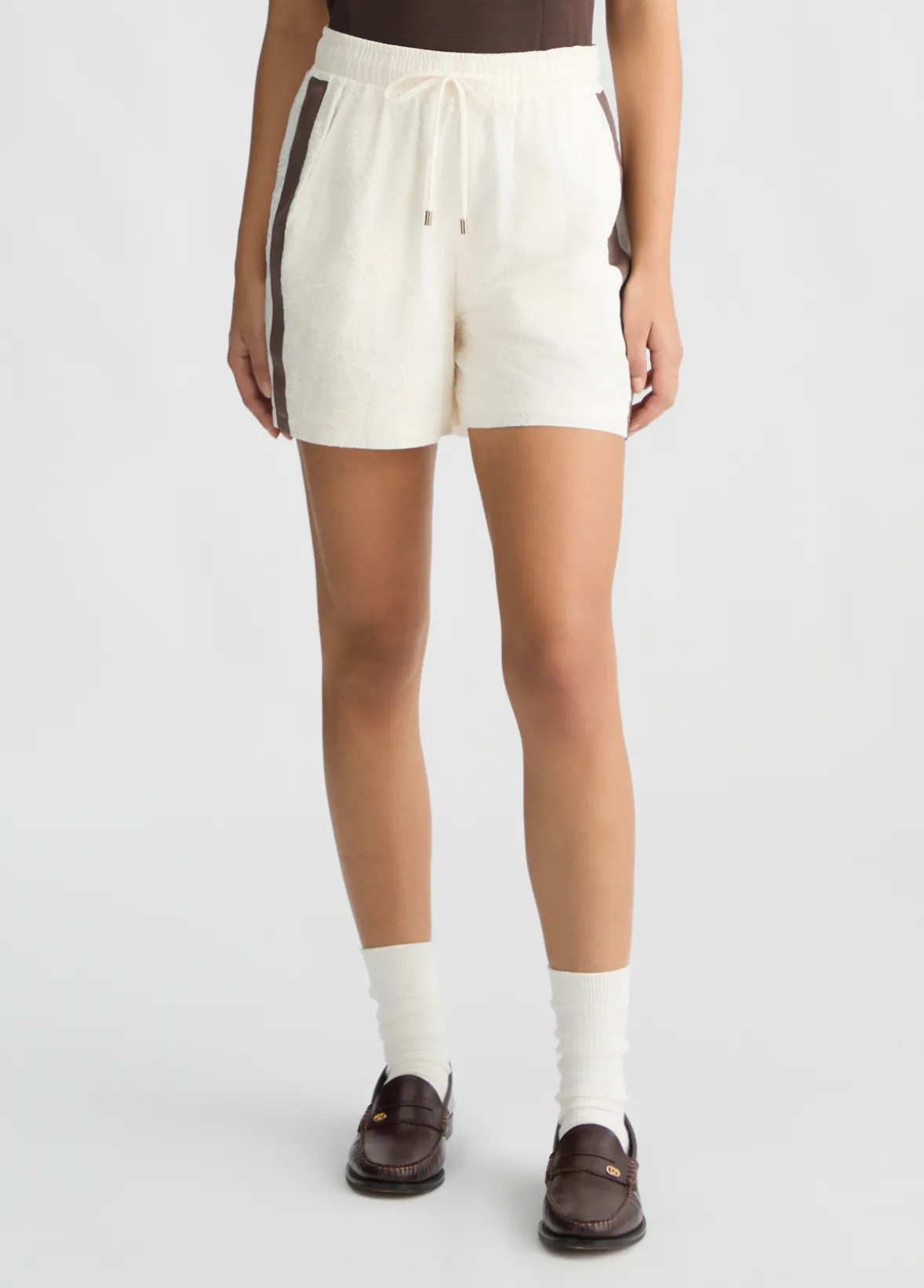 Short in cotone con ricami