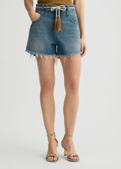 Short in denim con orli sfrangiati