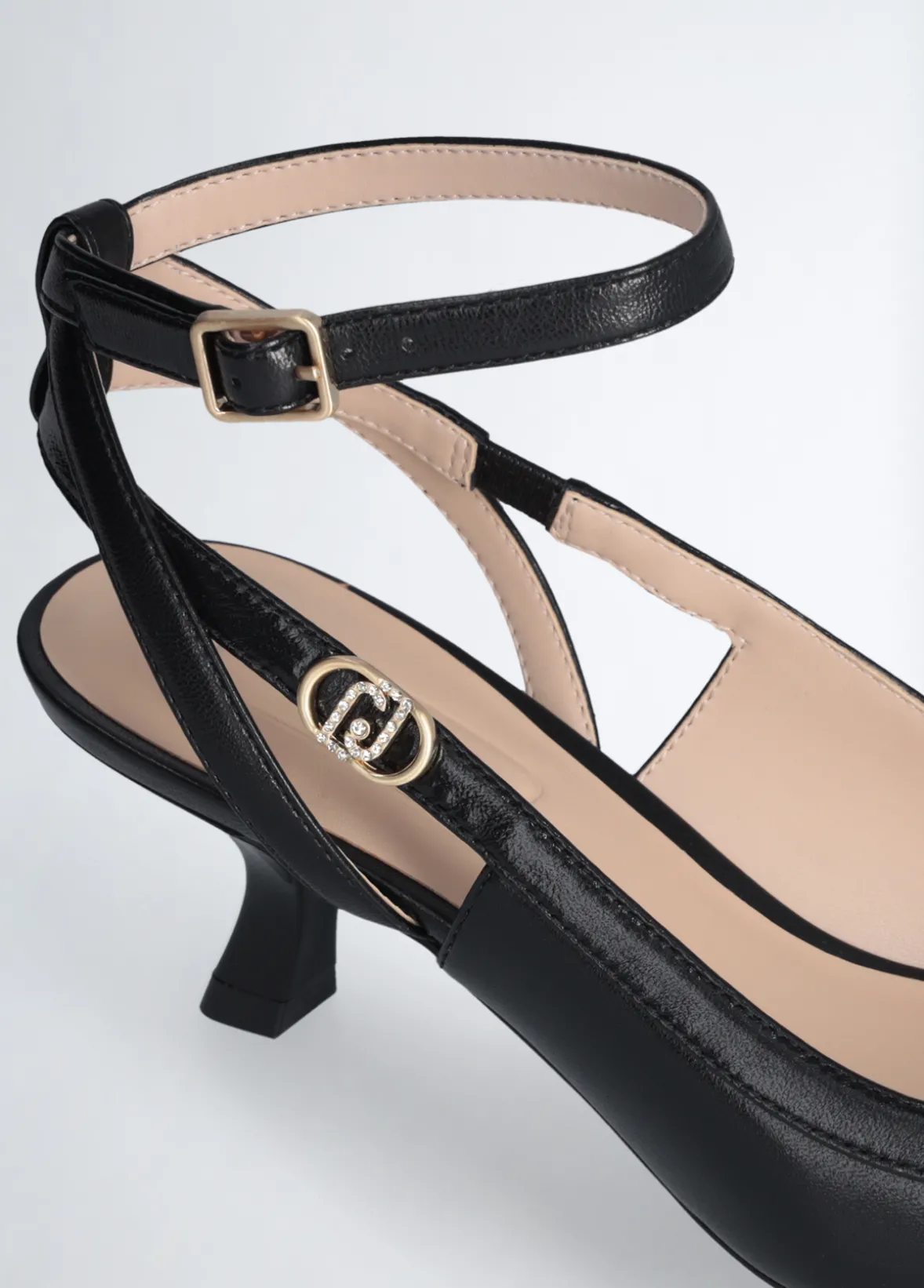 Slingback con tacco basso
