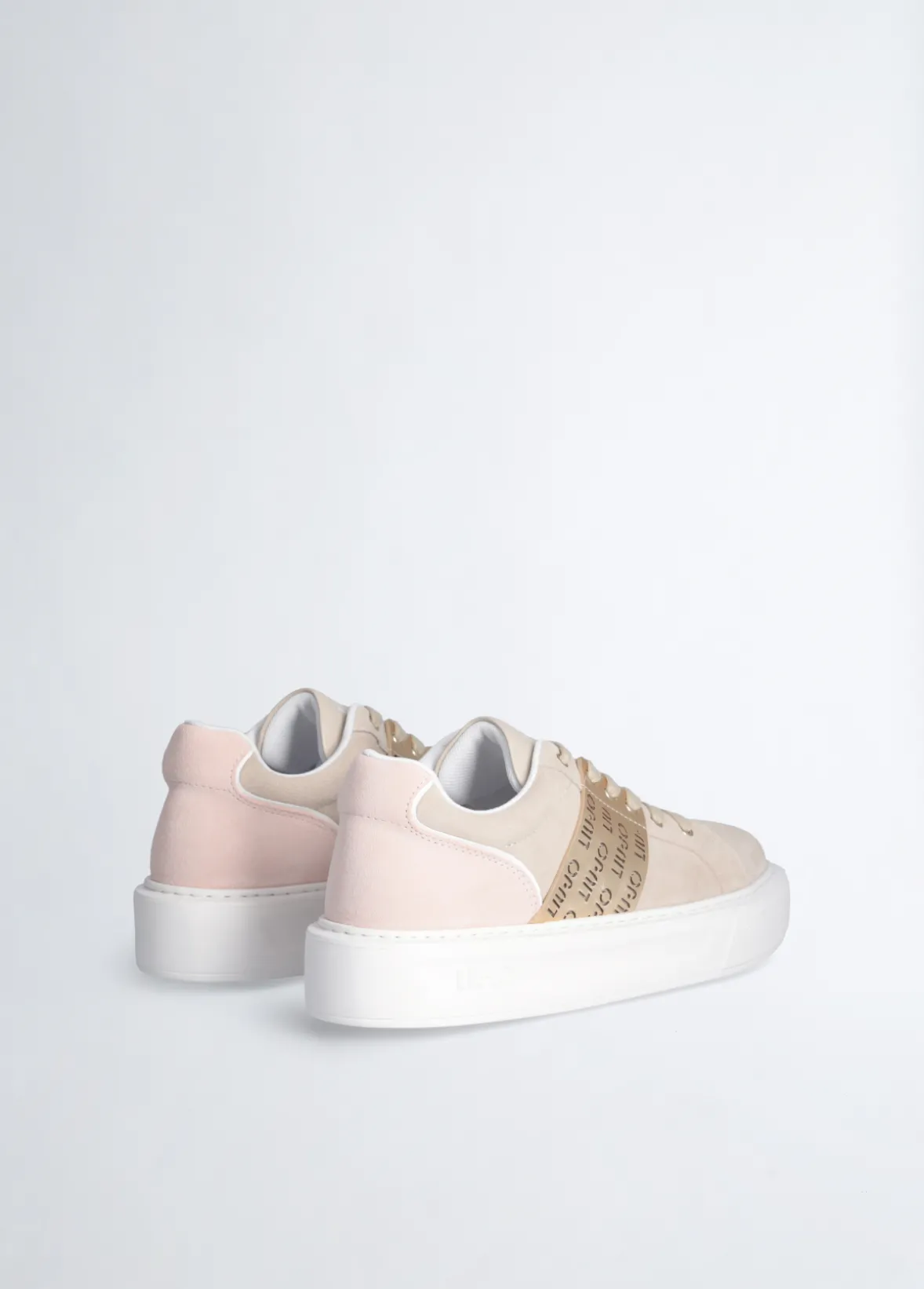 Sneakers con logo traforato