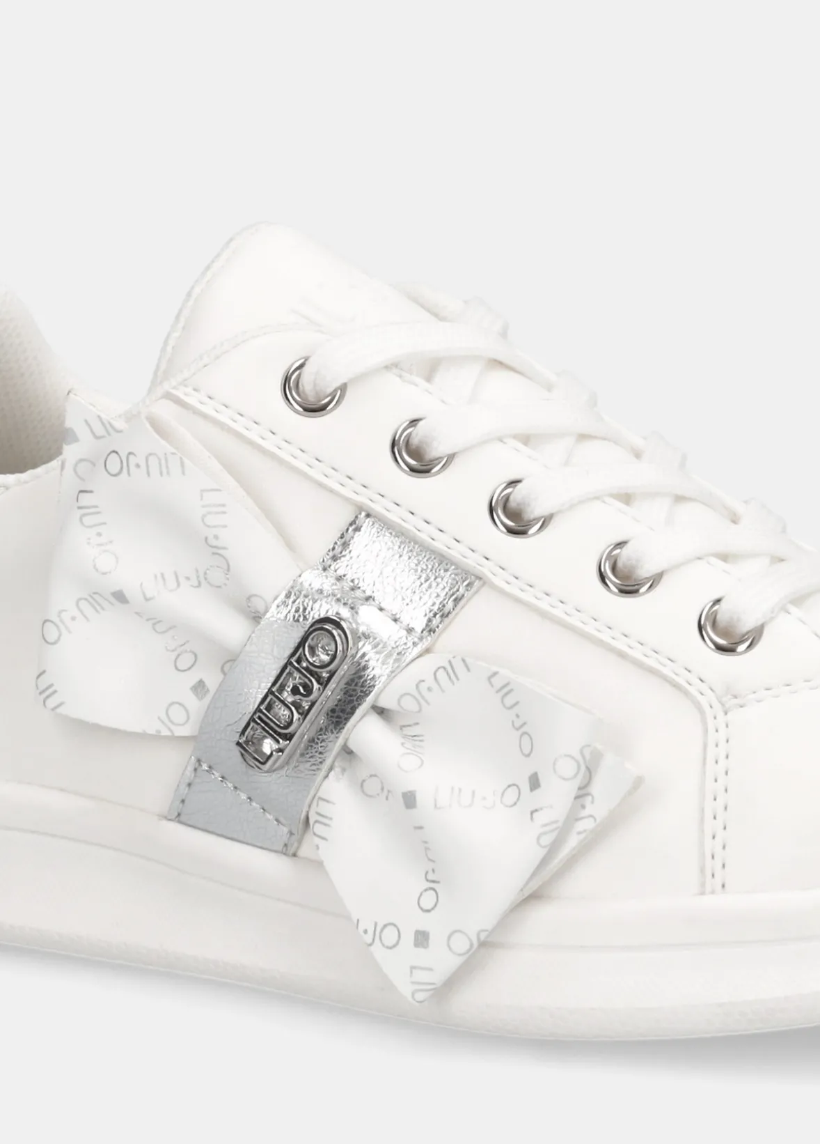 Sneakers con maxi fiocco