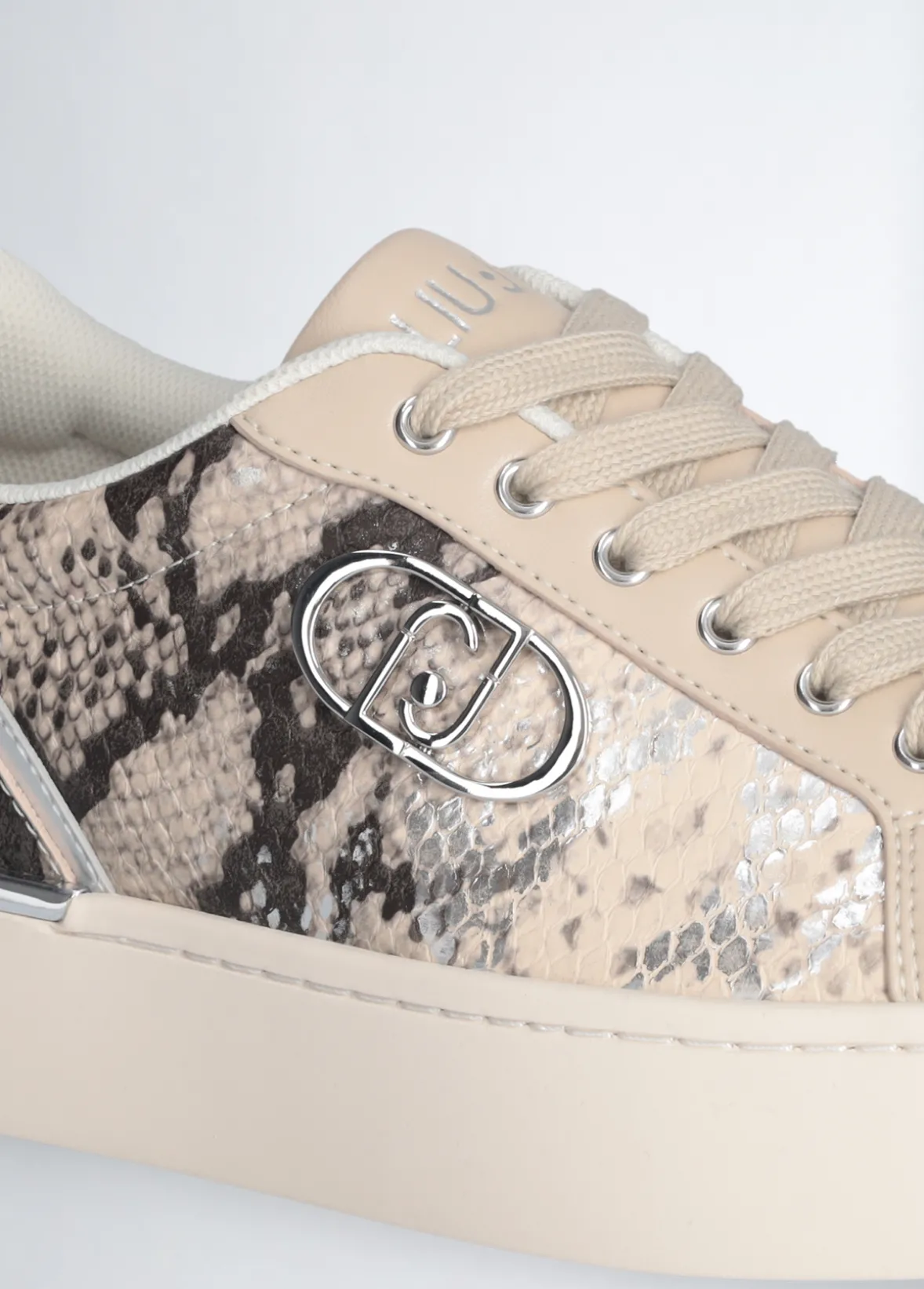 Sneakers con stampa pitone
