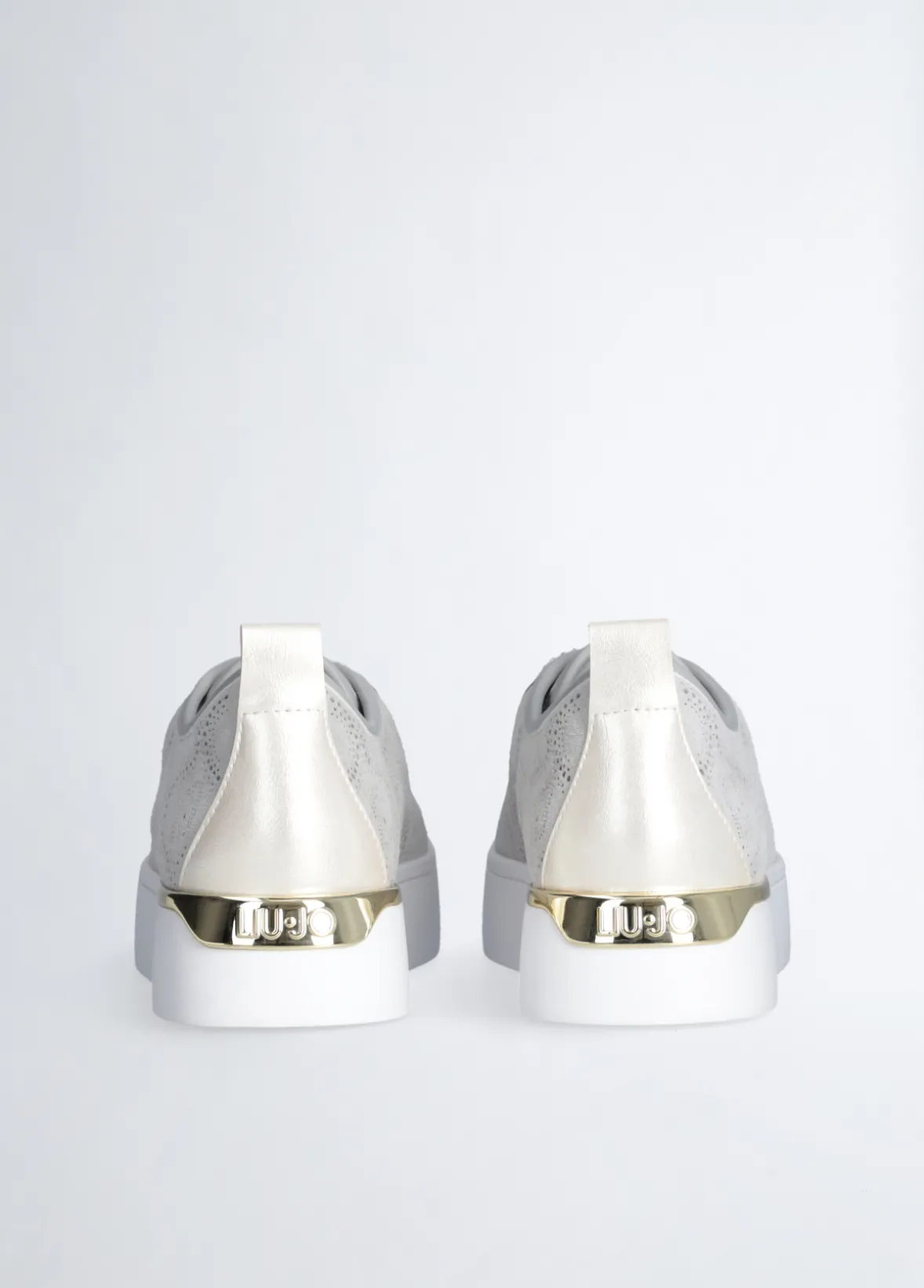 Sneakers con trama traforata