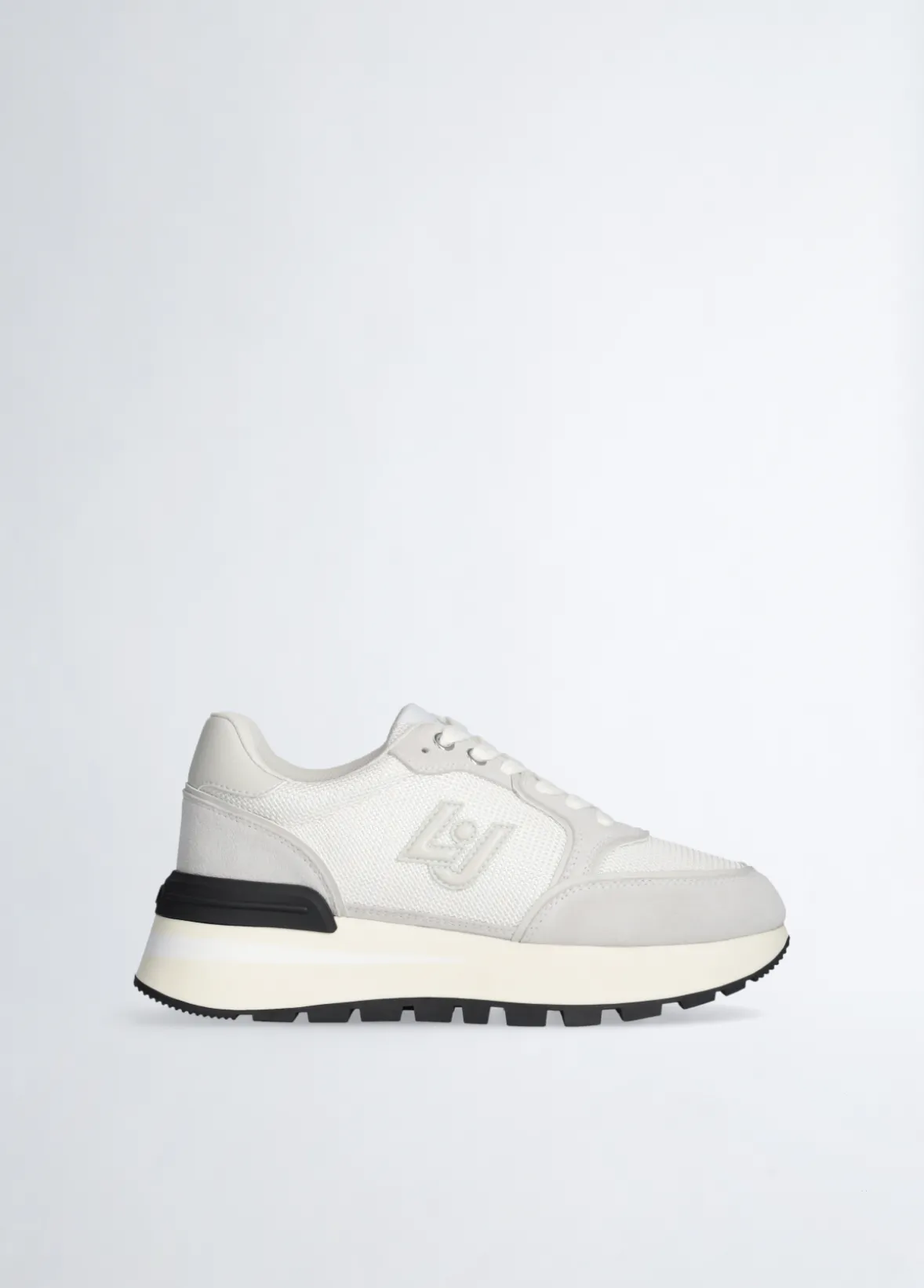 Sneakers in brighty mesh