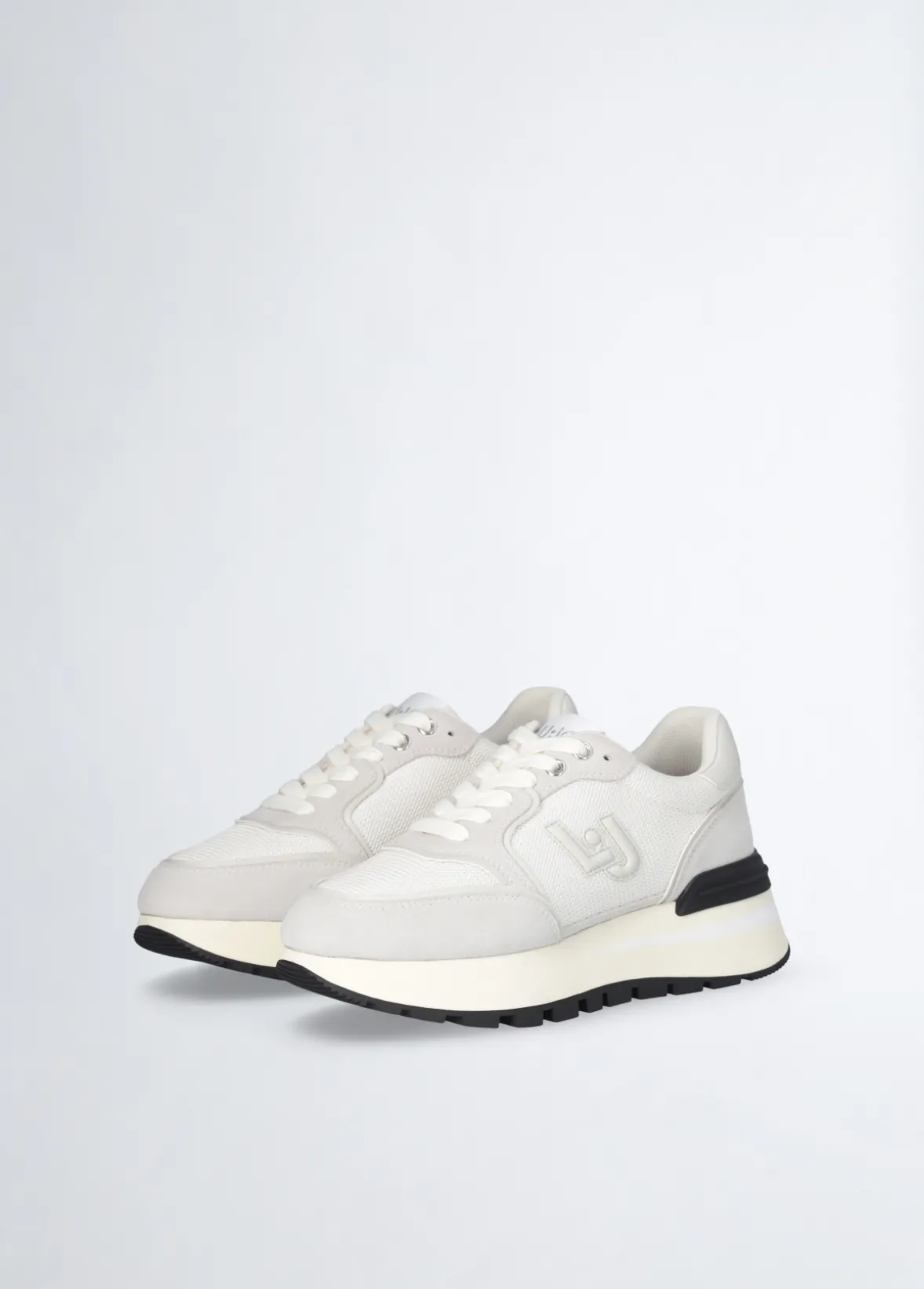 Sneakers in brighty mesh