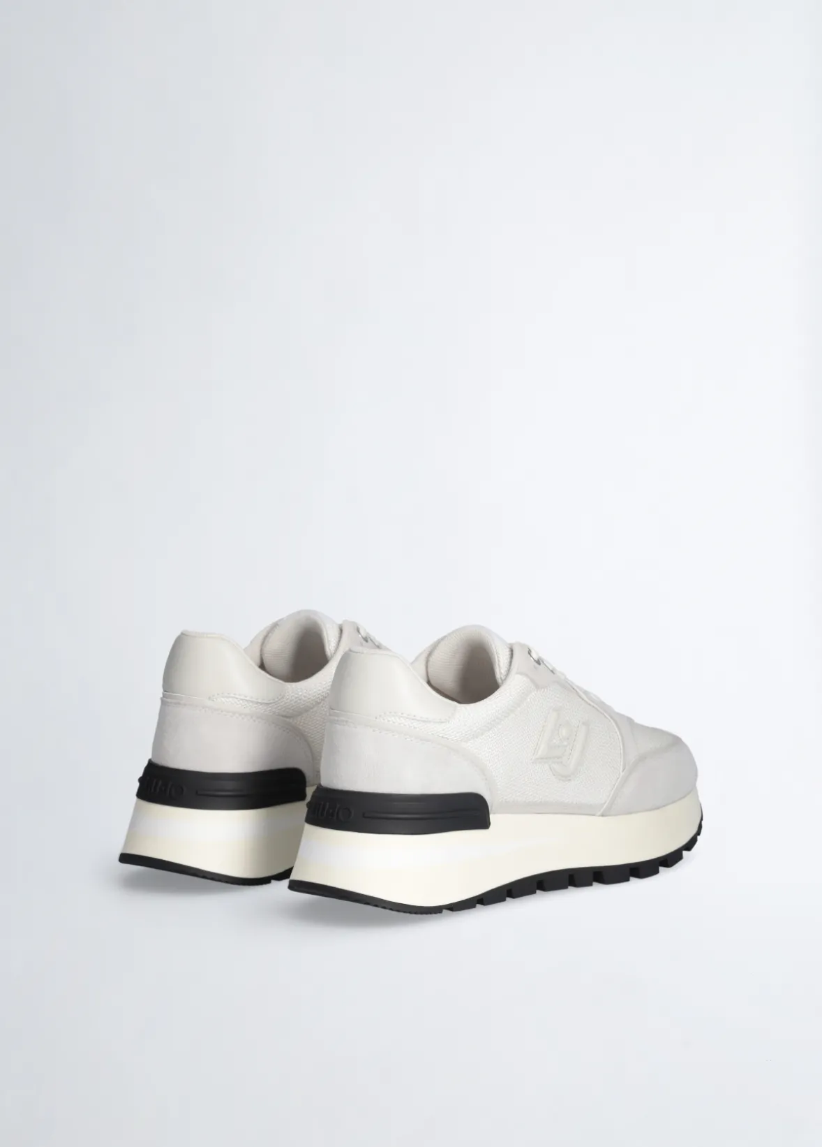 Sneakers in brighty mesh