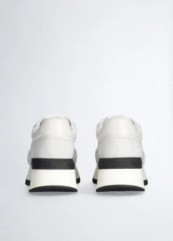 Sneakers in brighty mesh