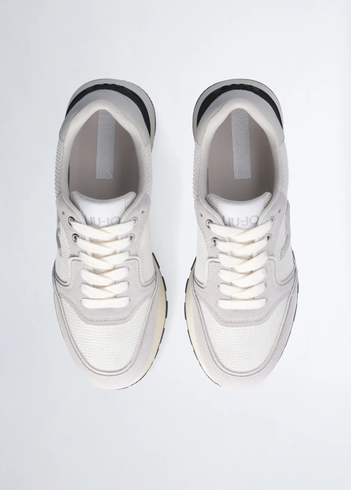 Sneakers in brighty mesh