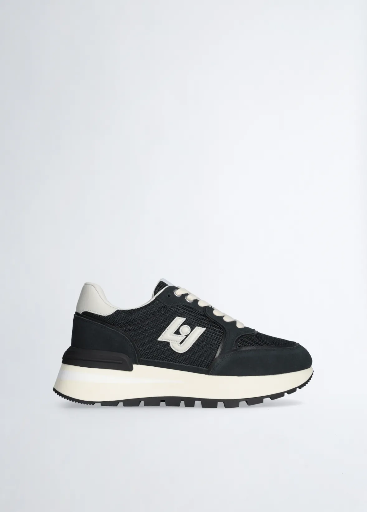 Sneakers in brighty mesh