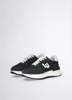 Sneakers in brighty mesh
