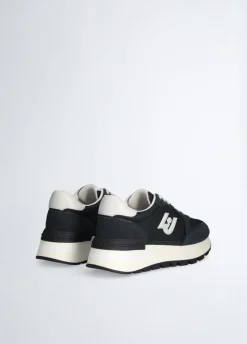 Sneakers in brighty mesh