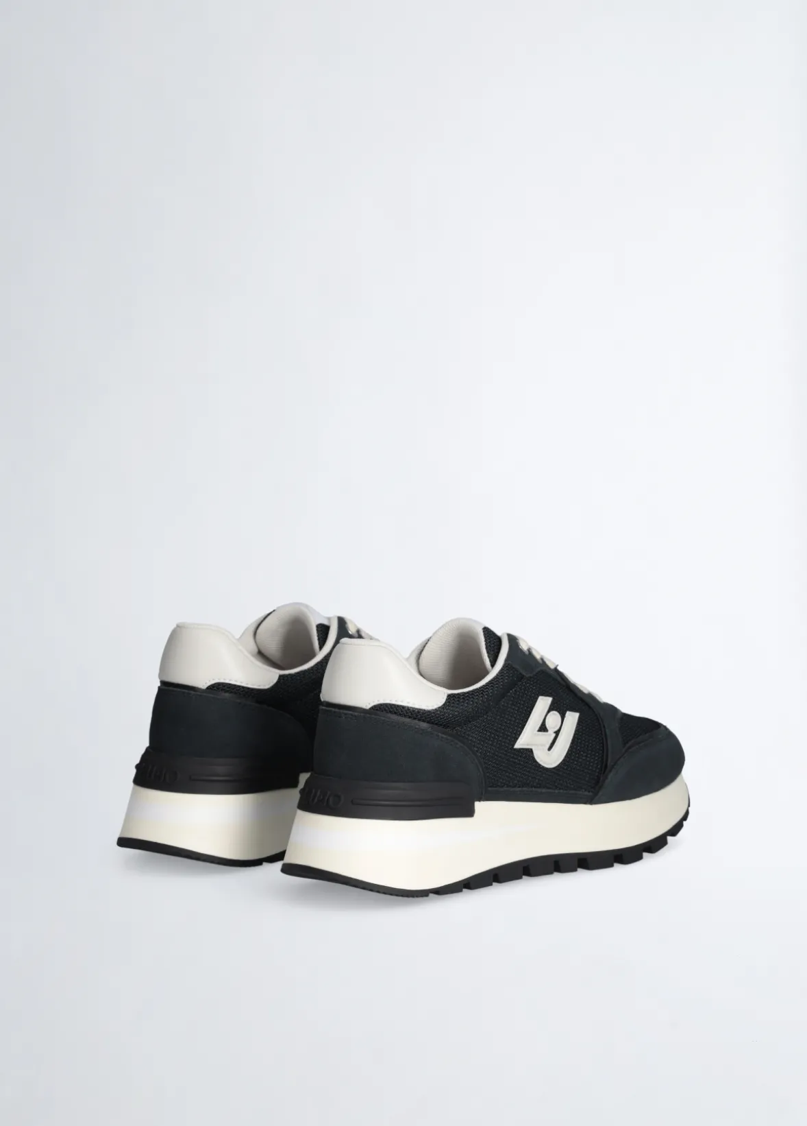 Sneakers in brighty mesh