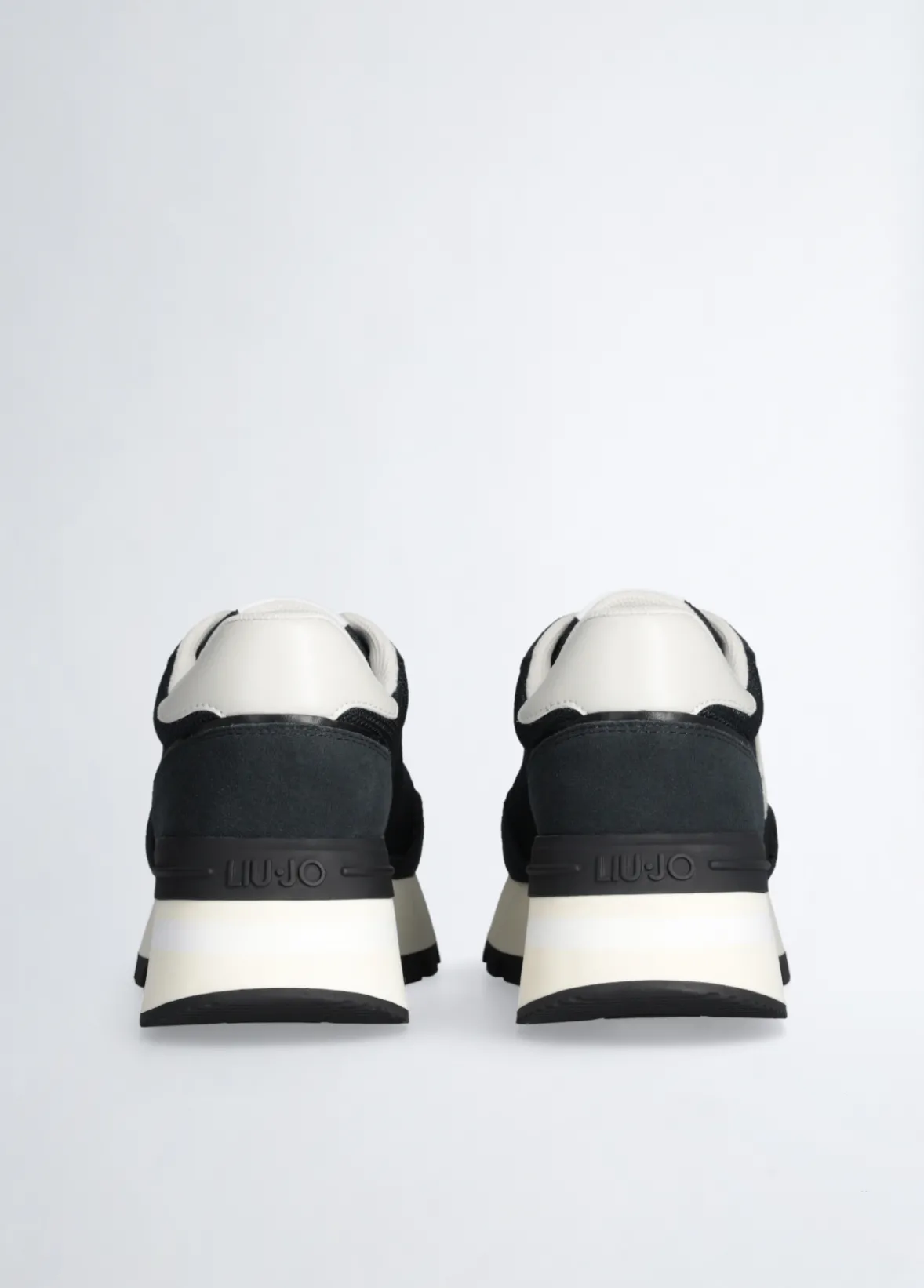 Sneakers in brighty mesh