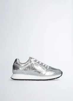 Sneakers in crackle