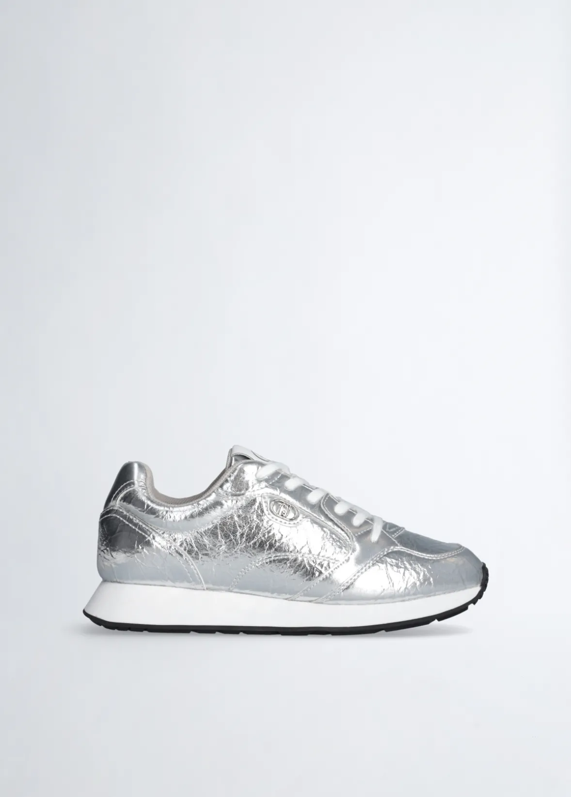 Sneakers in crackle