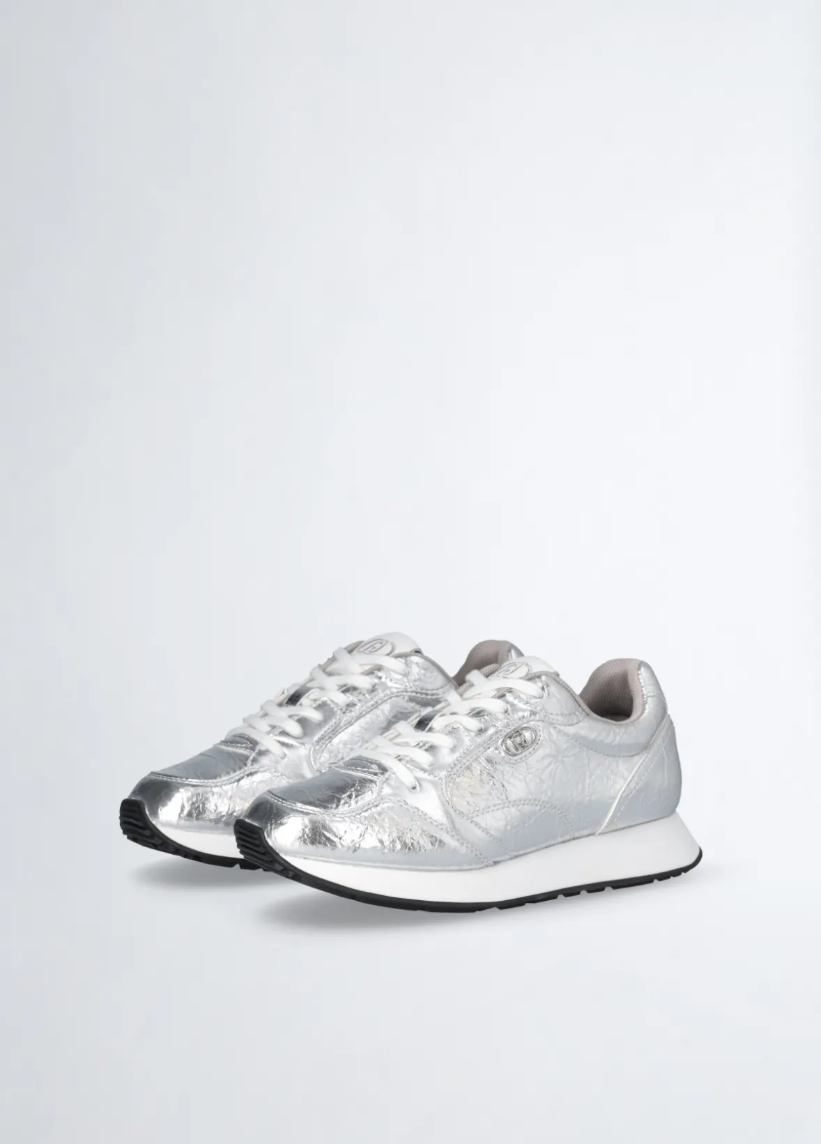 Sneakers in crackle