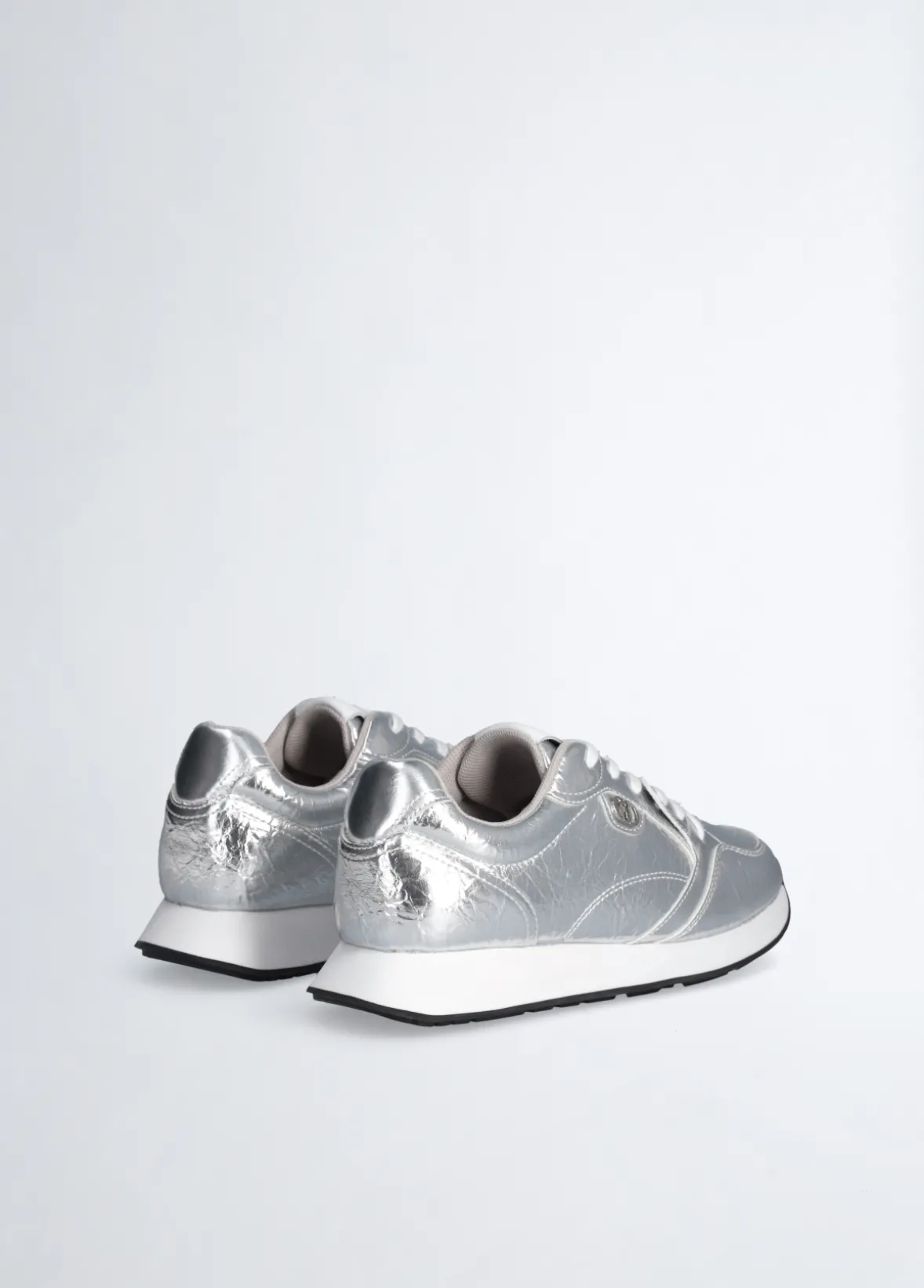 Sneakers in crackle