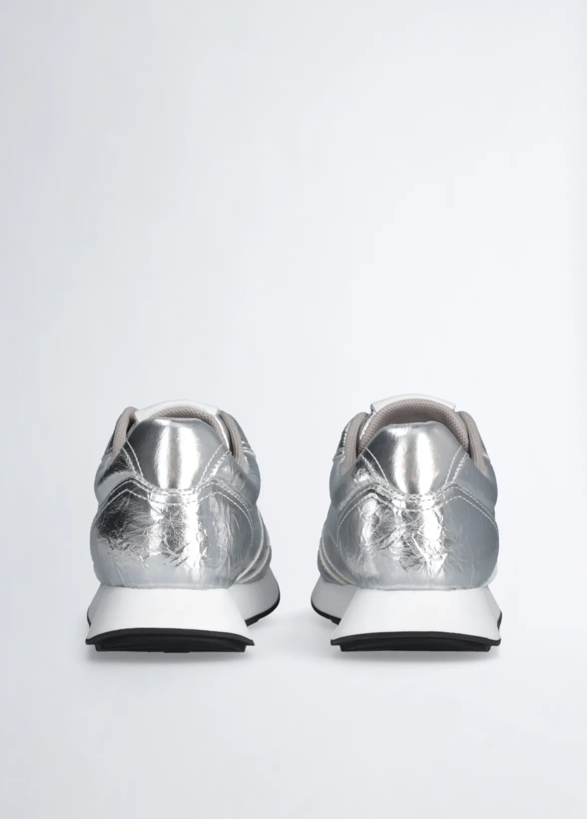 Sneakers in crackle