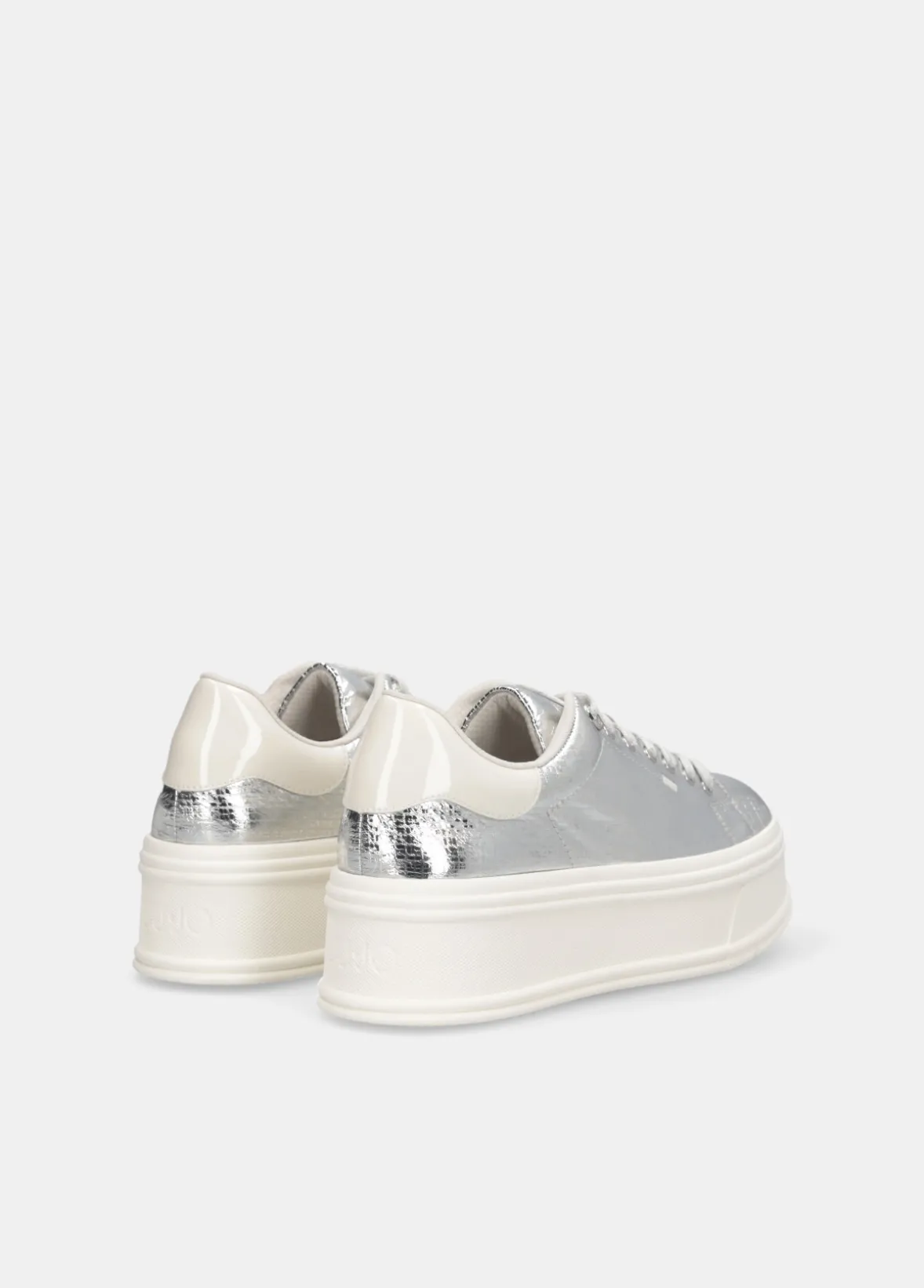 Sneakers in crackle