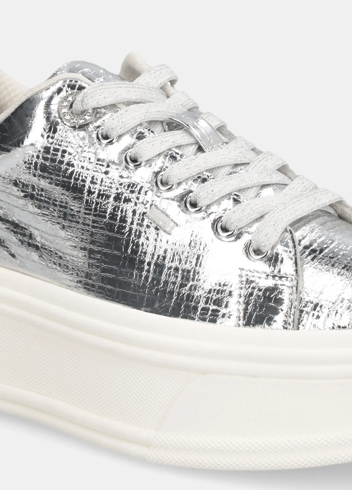 Sneakers in crackle