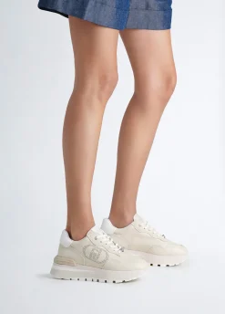 Sneakers in pelle con logo traforato