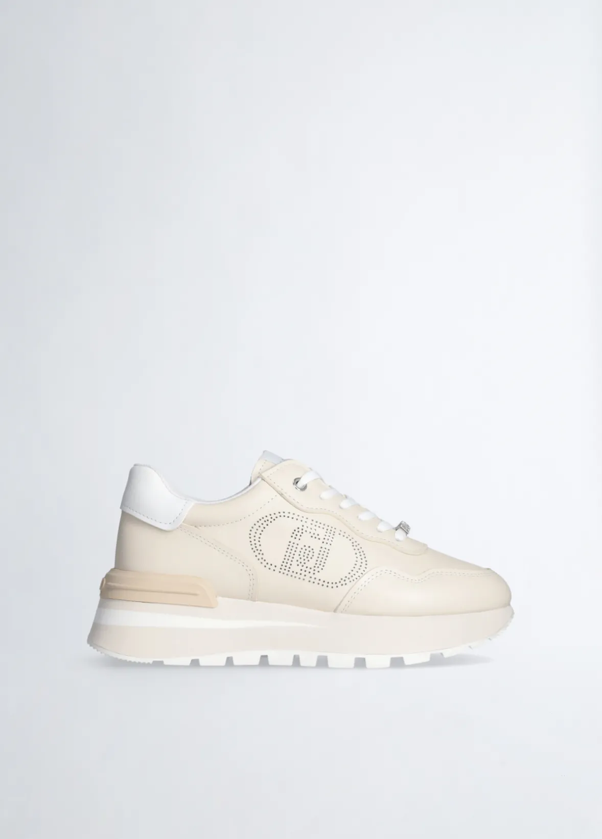 Sneakers in pelle con logo traforato