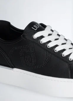 Sneakers in pelle con logo traforato