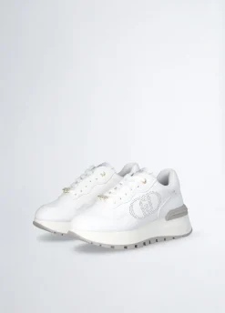 Sneakers in pelle con logo traforato