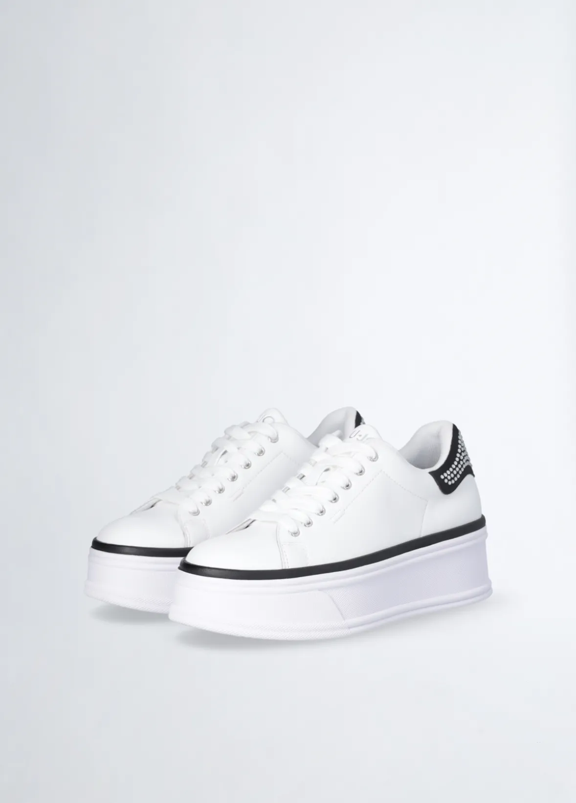 Sneakers in pelle con strass