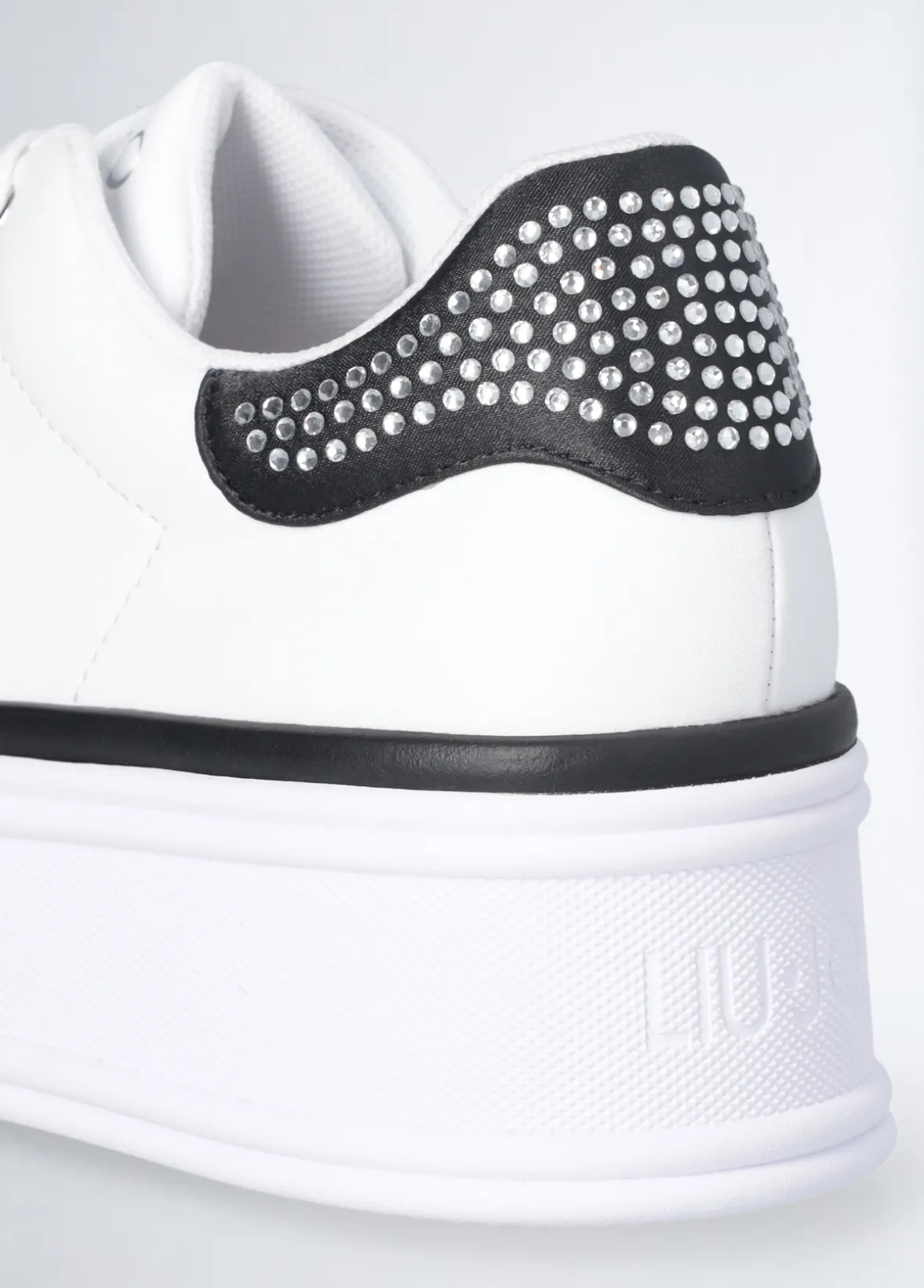 Sneakers in pelle con strass