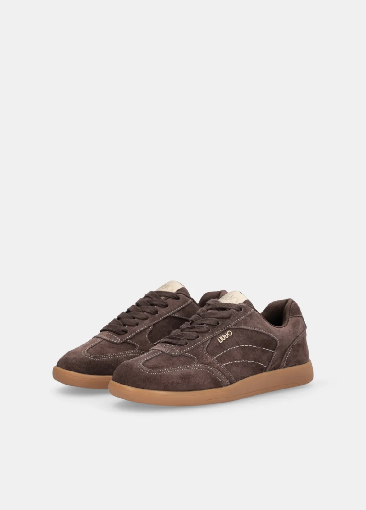 Sneakers in suede