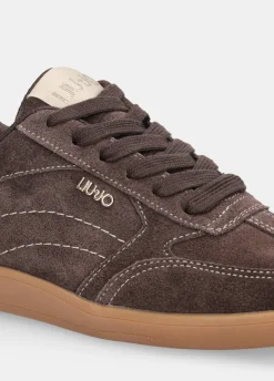 Sneakers in suede