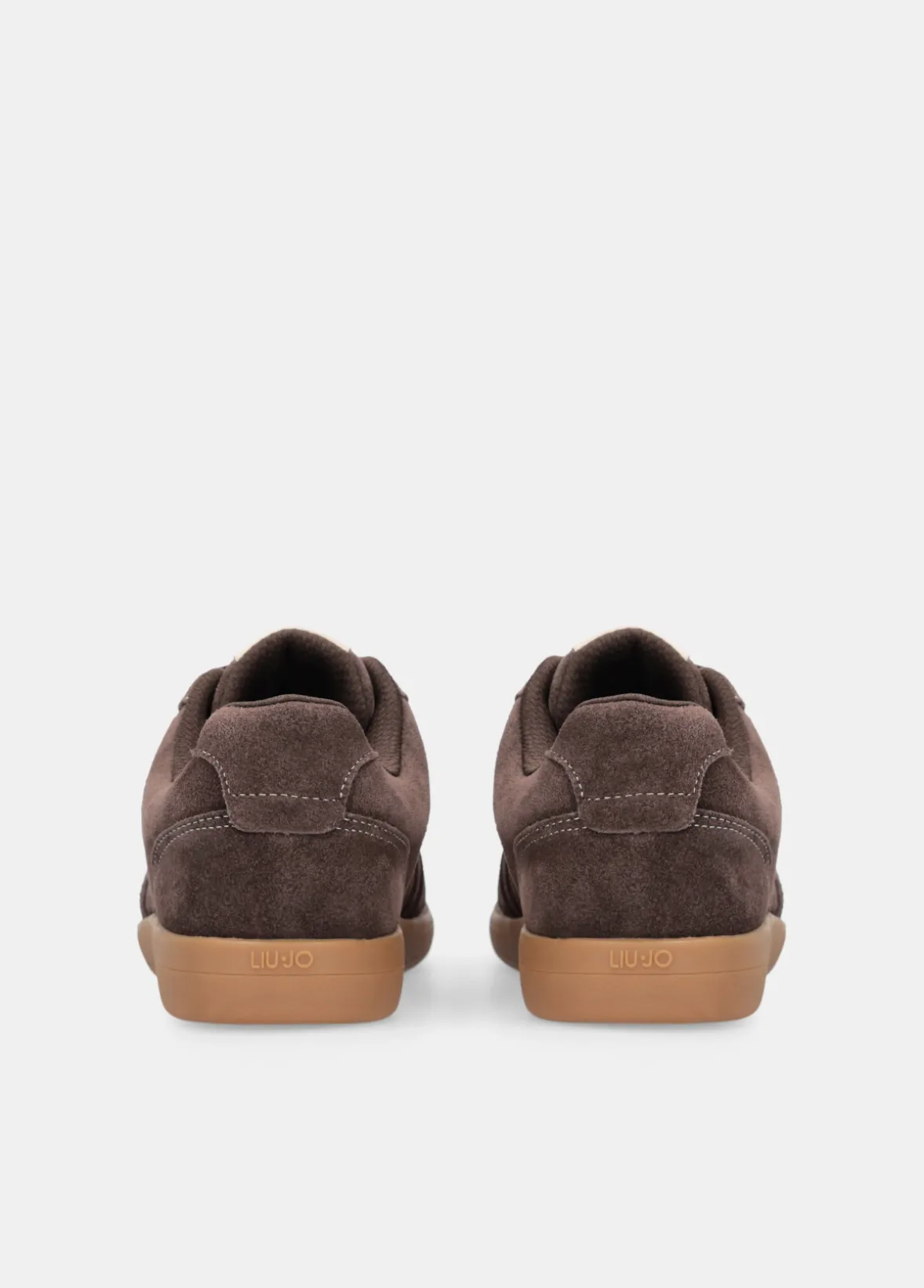 Sneakers in suede
