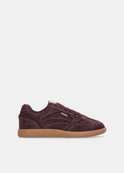 Sneakers in suede