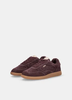 Sneakers in suede