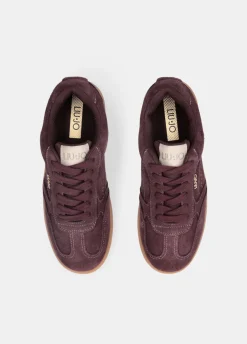 Sneakers in suede