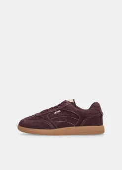 Sneakers in suede