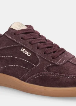 Sneakers in suede
